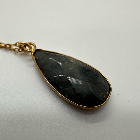 John wind gold tone faux pearl, moss agate, and letter ‘L’triple layer necklace - Picture 4 of 6